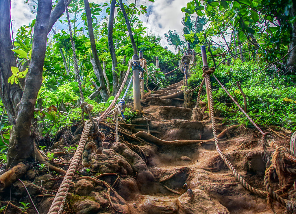 Princeville, Kauai, Hawaii: Overgrown treacherous stairs to Hideaway Beach