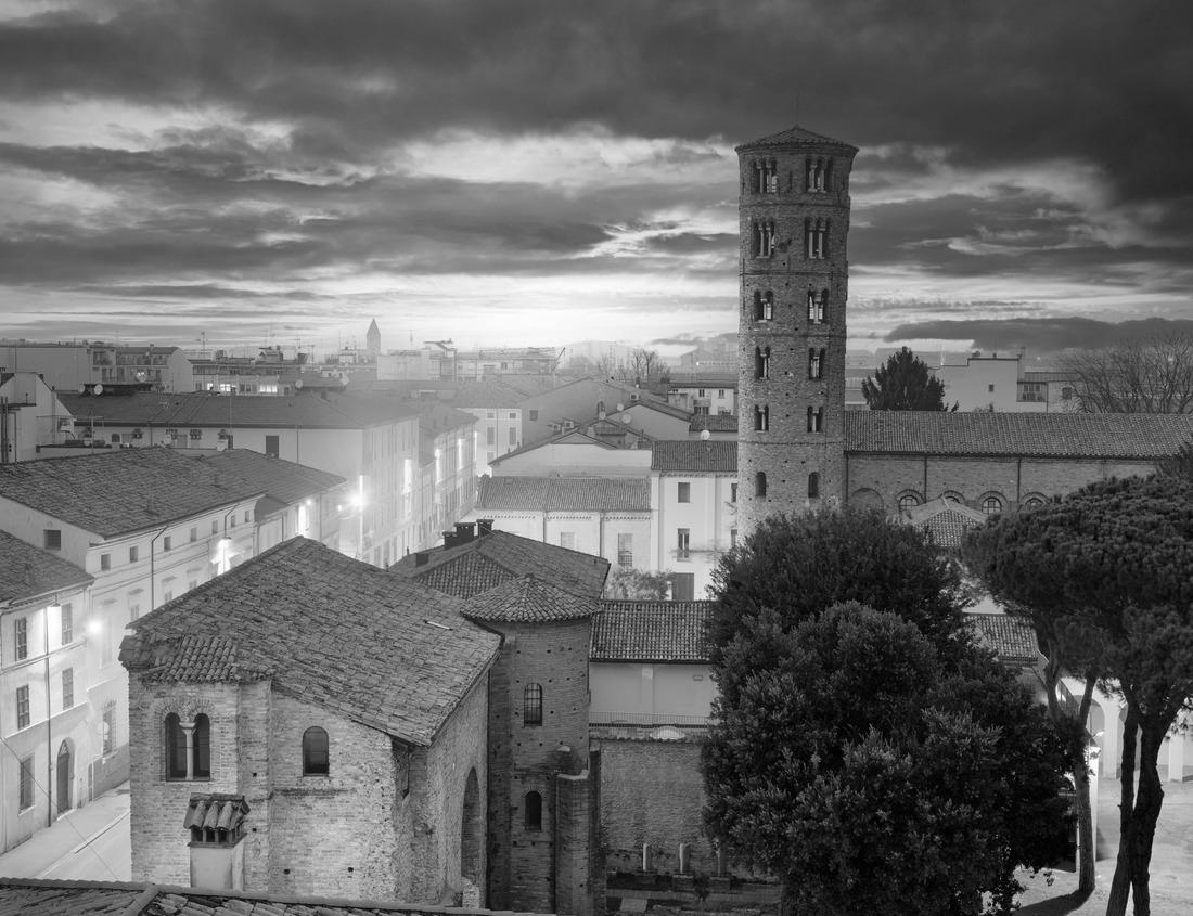 Noah Jigsaw Puzzle air-dryer view of Tomar and Convento de Cristo Christ's convent in Portugal in black white 1000 pieces