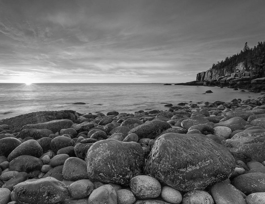 Noah Jigsaw Puzzle Downtown Seattle Skyline in black white 1000 pieces