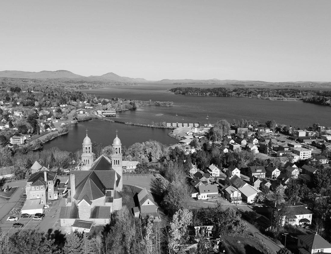 Noah Jigsaw Puzzle Emerald Lake in Yoho Np, British Columbia, Canada in black white 1000 pieces