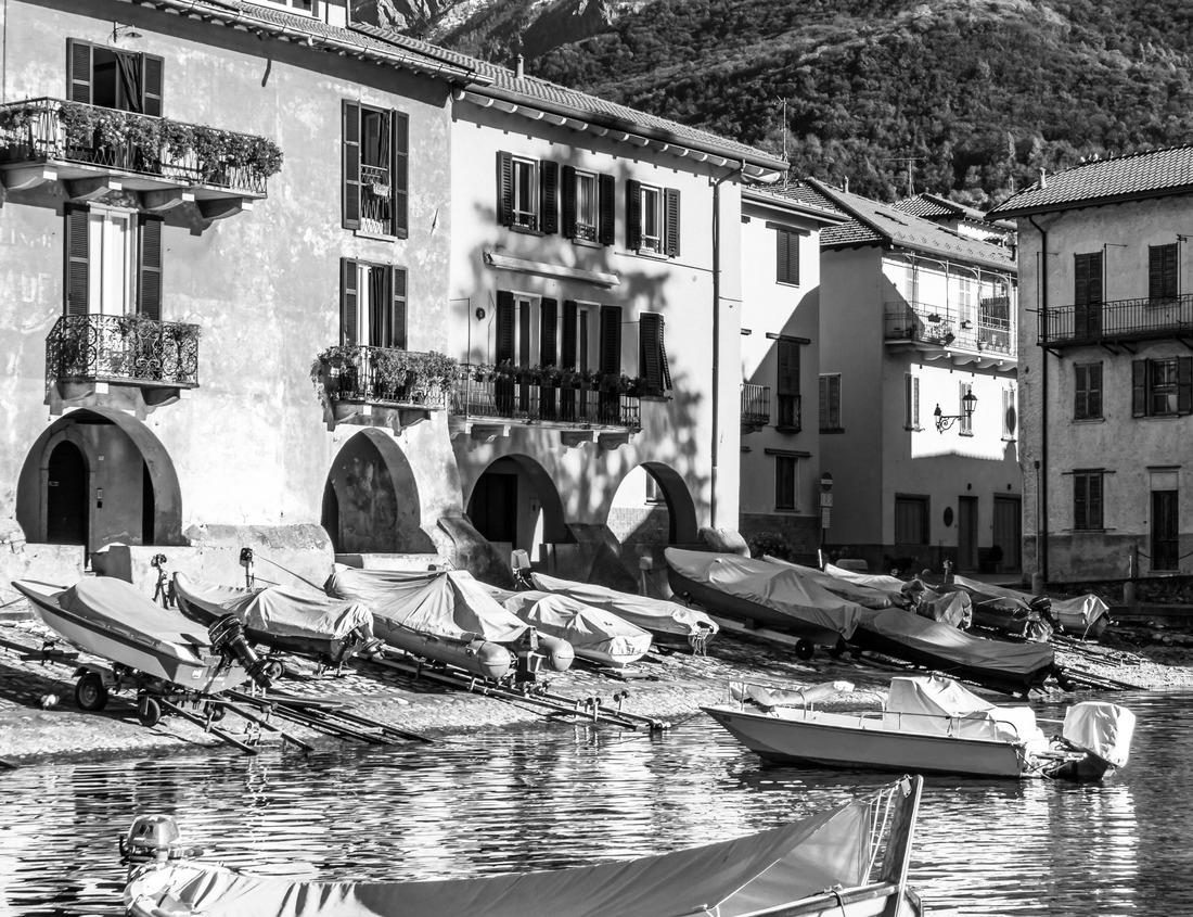 Noah Jigsaw Puzzle Night view of US Capitol Building from Pennsylvania Avenue in Washington DC, USA in black white 1000 pieces