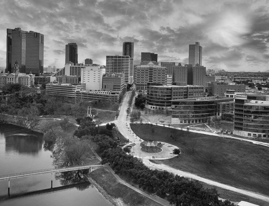 Noah Jigsaw Puzzle Daytime view of West Covina city center, California in black white 1000 pieces