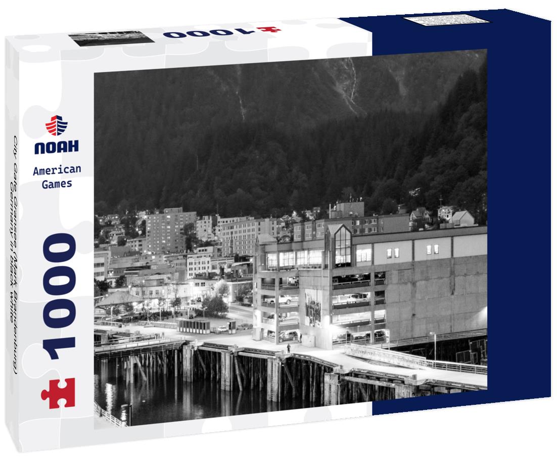 Noah Jigsaw Puzzle City Gate Gransee (Mark Brandenburg), Germany in black white 1000 pieces