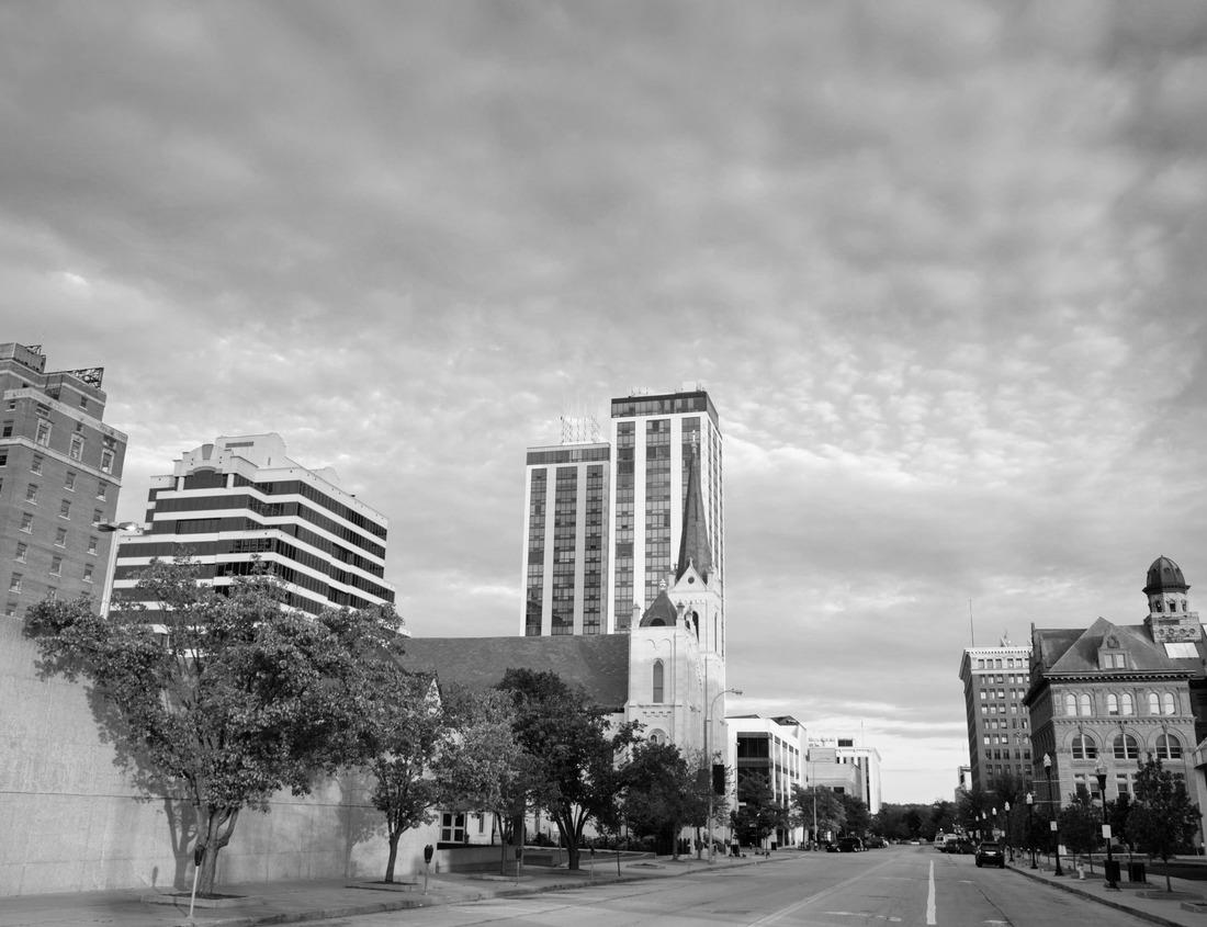 Noah Jigsaw Puzzle Arena and Palazzo Barbieri in Verona Italy in black white 1000 pieces