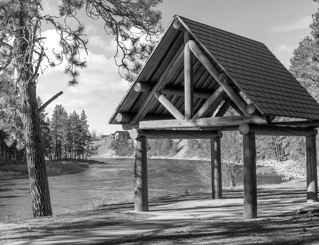 Noah Jigsaw Puzzle Marquette Harbor Lighthouse. A sunny fall day in upper Michigan in black white 1000 pieces