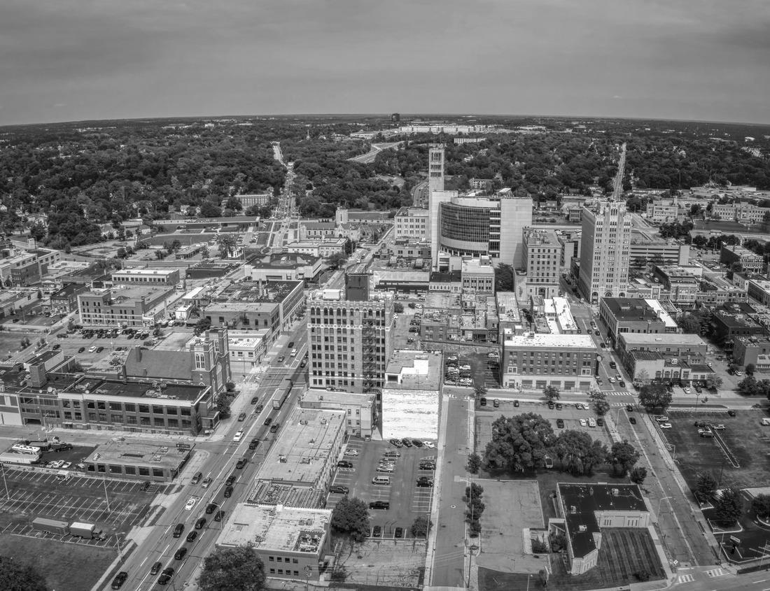 Noah Jigsaw Puzzle Elevated view of the famous Tower Bridge and skyline of London, UK in black white 1000 pieces