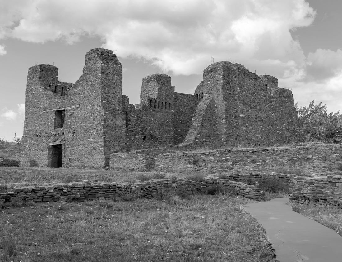 Noah Jigsaw Puzzle Duomo of San Giorgio in Modica, fine example of Sicilian Baroque art. Sicily, southern Italy. Modica (province of Ragusa), view of the baroque city in black white 1000 pieces