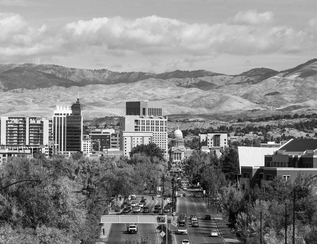 Noah Jigsaw Puzzle Monteferrante a village in Italy, Abruzzo, province of Chieti in black white 1000 pieces
