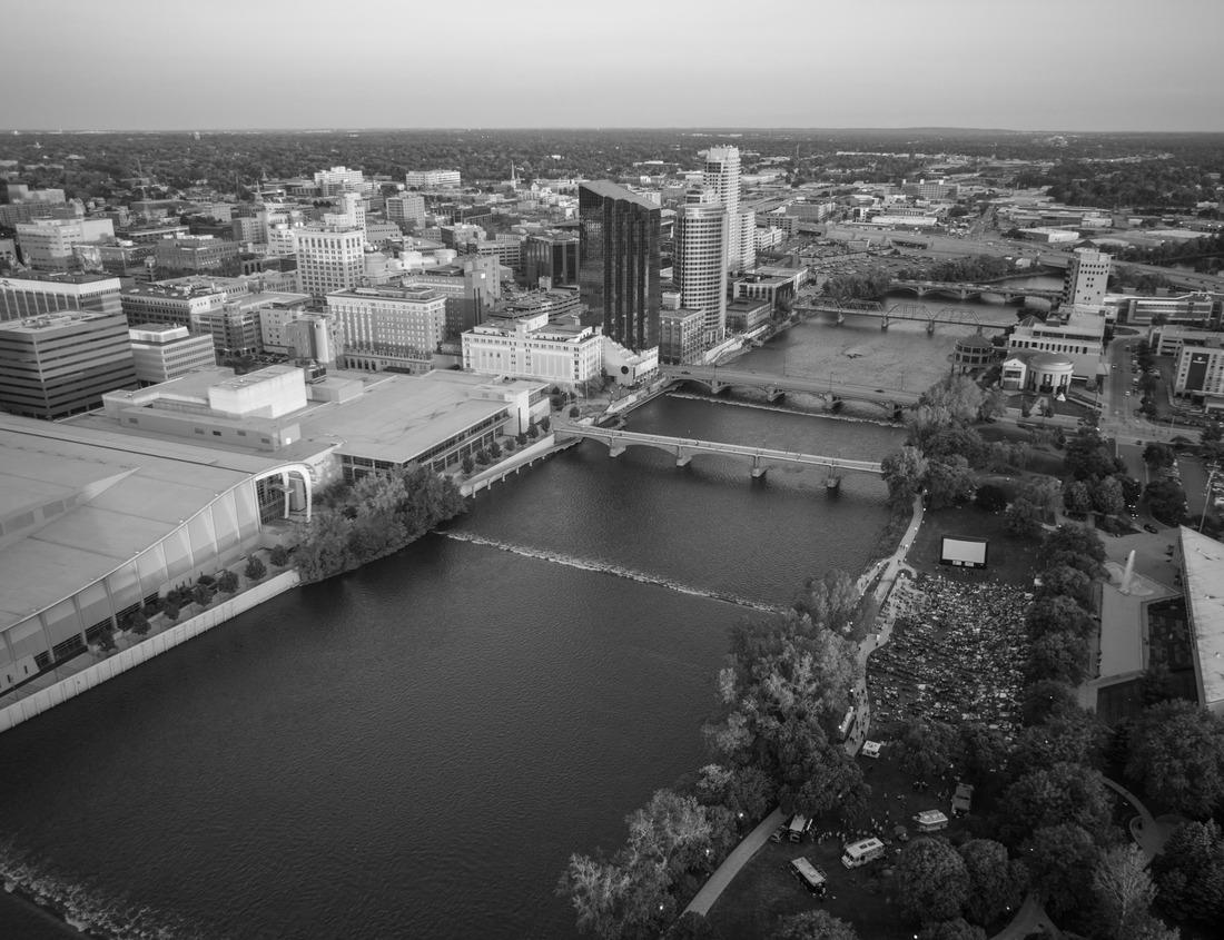 Noah Jigsaw Puzzle District town of Balingen with a view of Zollern Castle in black white 1000 pieces