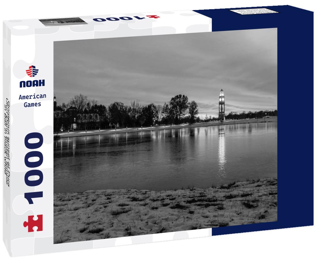 Noah Jigsaw Puzzle Gorgeous sunset at Pura Ulun Danu Bratan temple in Bali in black white 1000 pieces