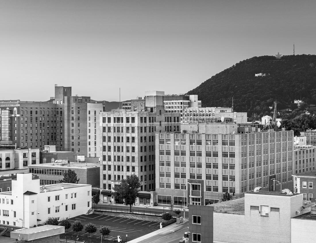 Noah Jigsaw Puzzle Chatsworth House in the Peak District, England in black white 1000 pieces