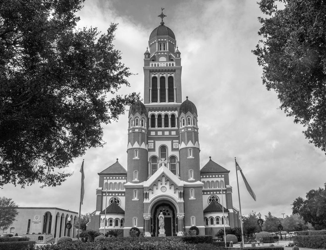 Noah Jigsaw Puzzle Aerial view of the residential and downtown districts of Yorba Linda, California, USA in black white 1000 pieces