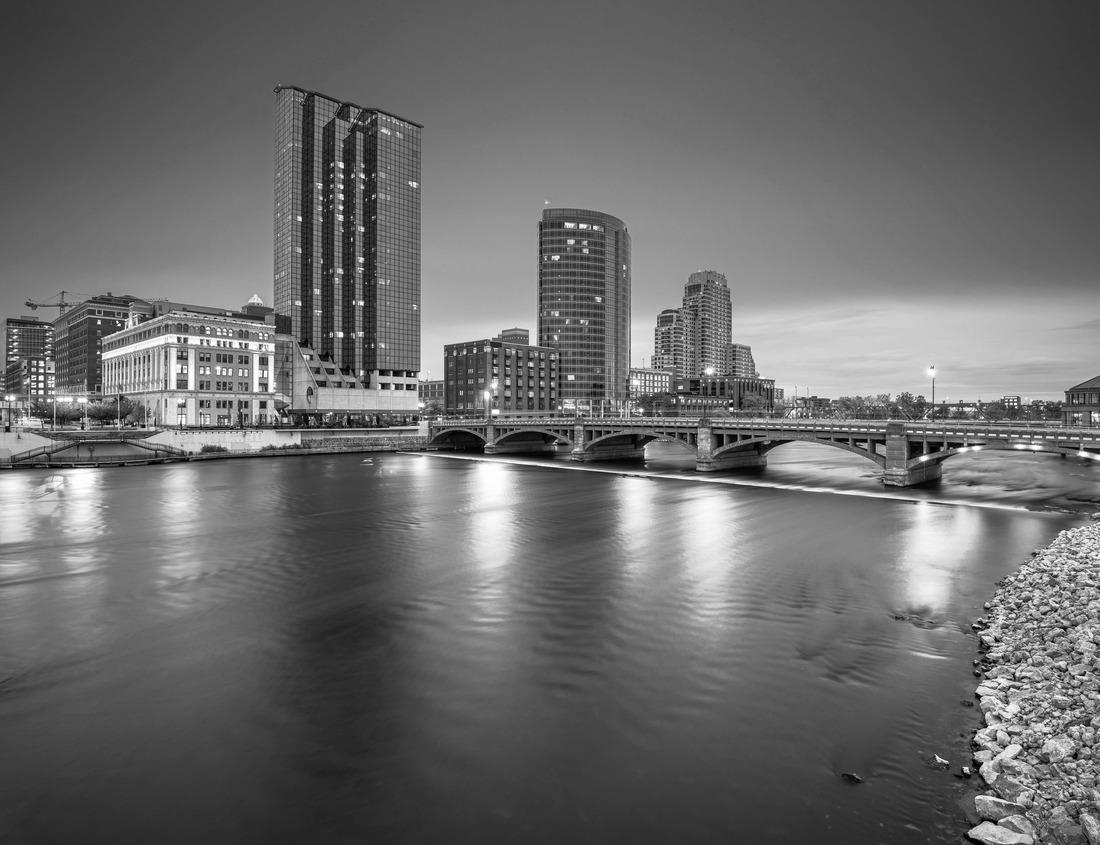 Noah Jigsaw Puzzle Durdle Door at sunrise in Dorset, Jurassic Coast, England, UK in black white 1000 pieces