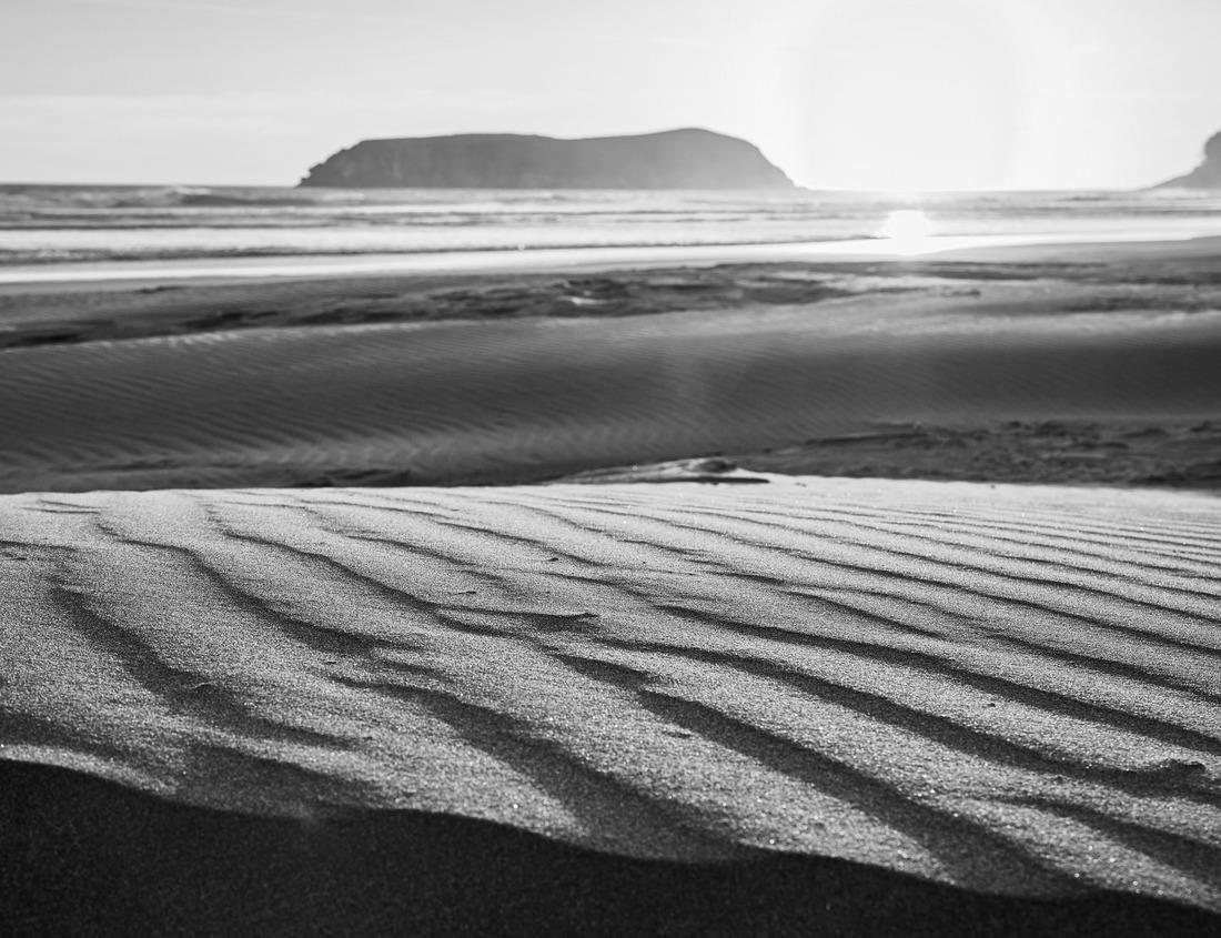 Noah Jigsaw Puzzle Lincoln skyline and Nebraska State Capitol. The Nebraska State Capitol is the seat of government for the U.S. state of Nebraska and is located in downtown Lincoln in black white 1000 pieces