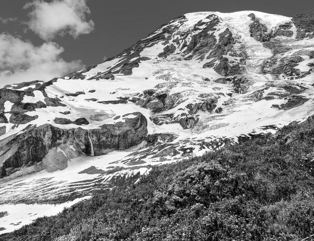 Noah Jigsaw Puzzle Mountains between Machico and Santo António da Serra, Madeira, Portuga in black white 1000 pieces