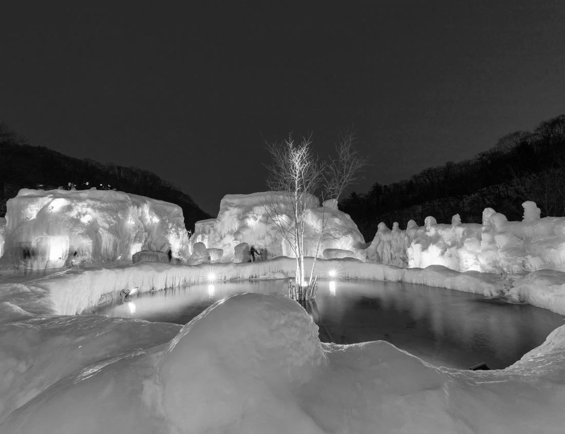Noah Jigsaw Puzzle Indianapolis, Indiana, USA skyline over Monument Circle at dusk in black white 1000 pieces