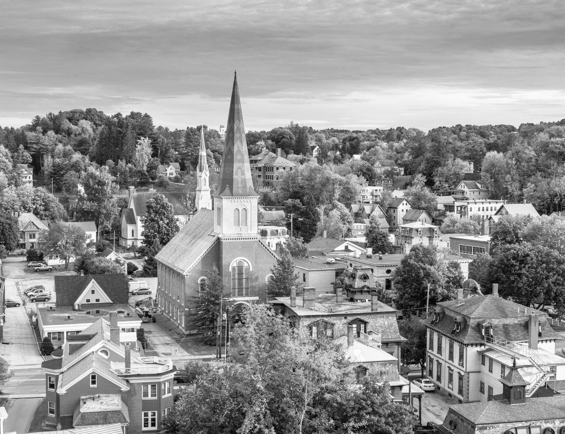 Noah Jigsaw Puzzle Aerial view of the city of Las Vegas, New Mexico in winter in black white 1000 pieces