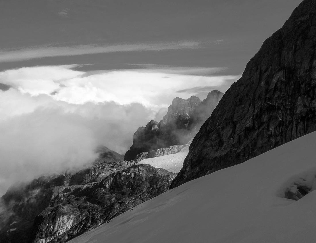 Noah Jigsaw Puzzle Cityscape of the old town of Noerdlingen in Bavaria in black white 1000 pieces