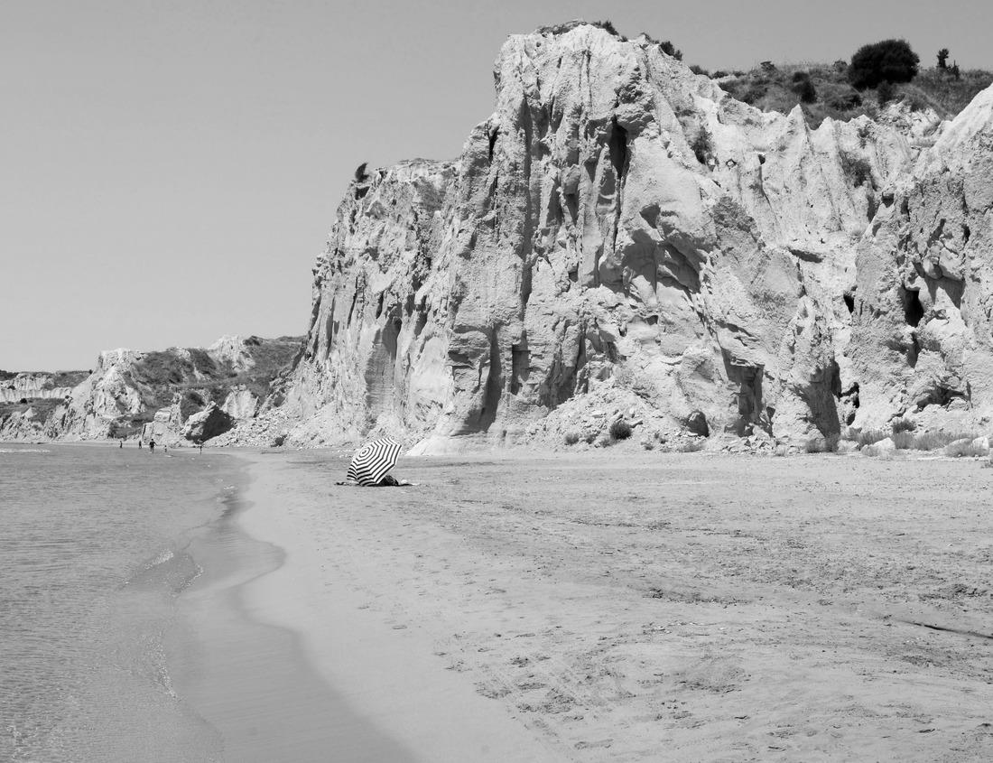 Noah Jigsaw Puzzle Downtown Iowa City in black white 1000 pieces