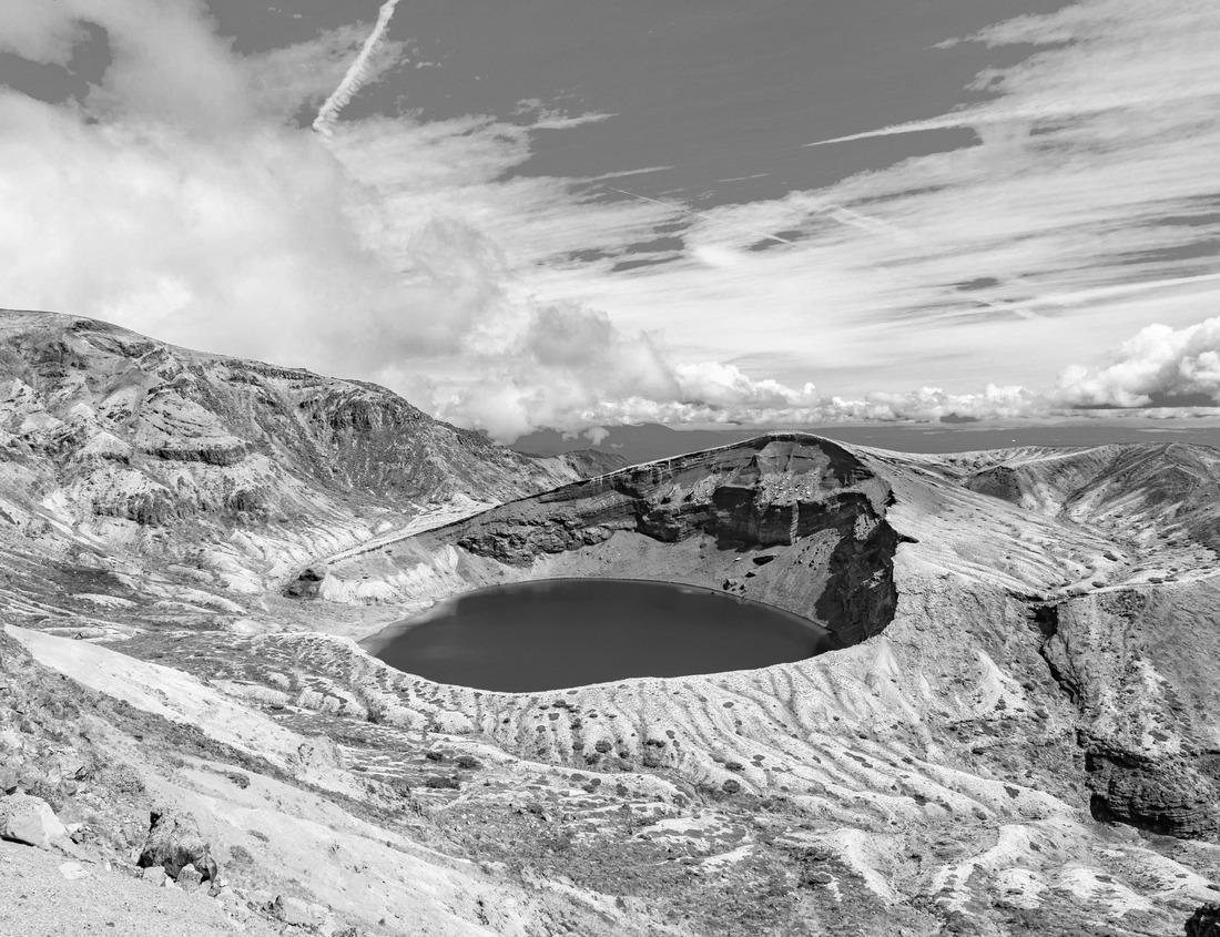Noah Jigsaw Puzzle Aerial view of the Limmat River flowing through downtown Zurich, Switzerland, passing the National Museum, the train station and the old town, and emptying into Lake Zurich on a sunny summer's day in black white 1000 pieces