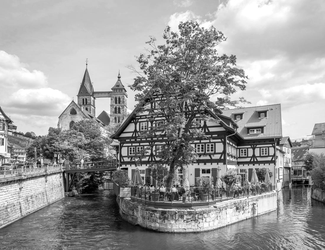 Noah Jigsaw Puzzle Breathtaking view of the old town of St. Gallen with its famous monastery and Catholic cathedral in Switzerland in black white 1000 pieces