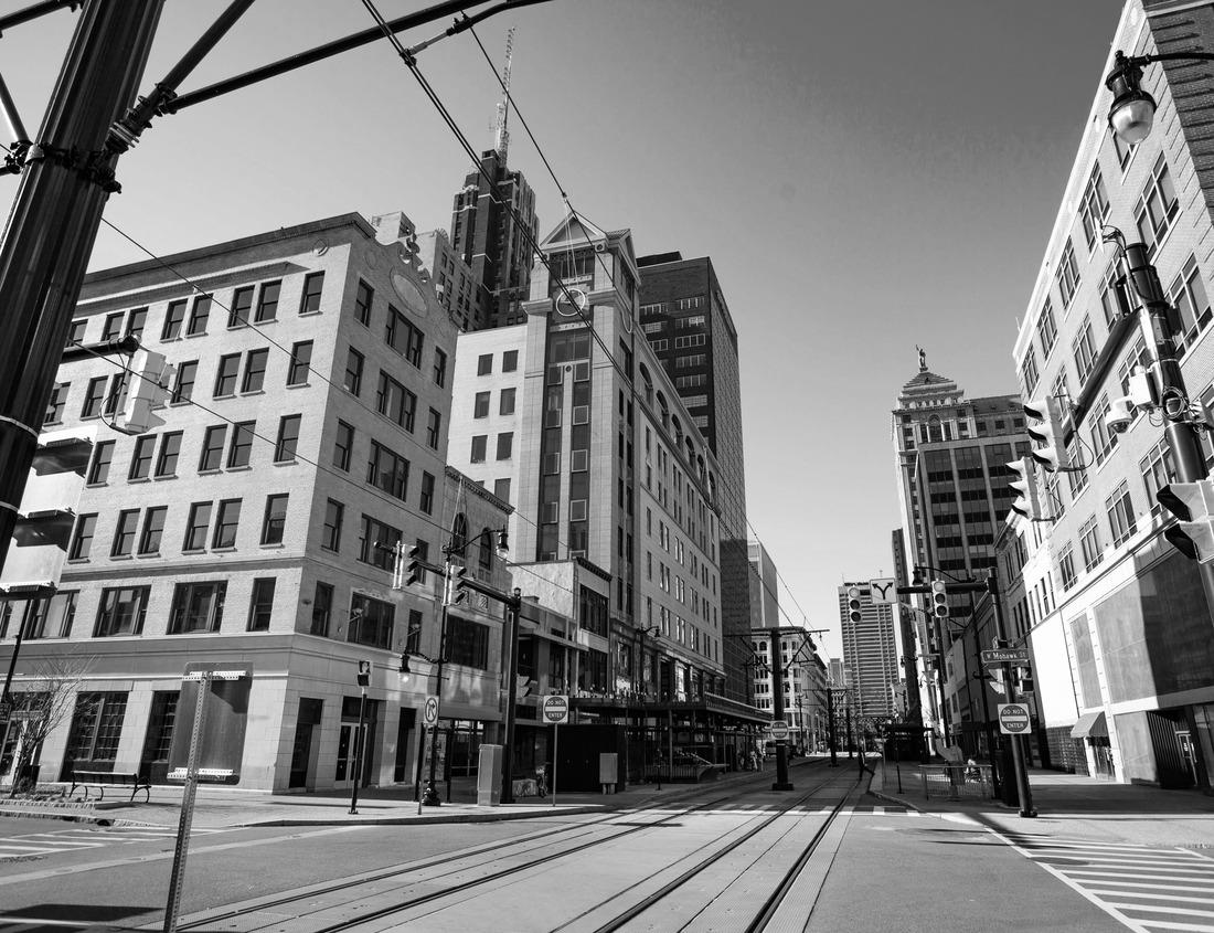 Noah Jigsaw Puzzle Aerial View of Downtown Albert Lea, Minnesota at Dusk in Summer in black white 1000 pieces