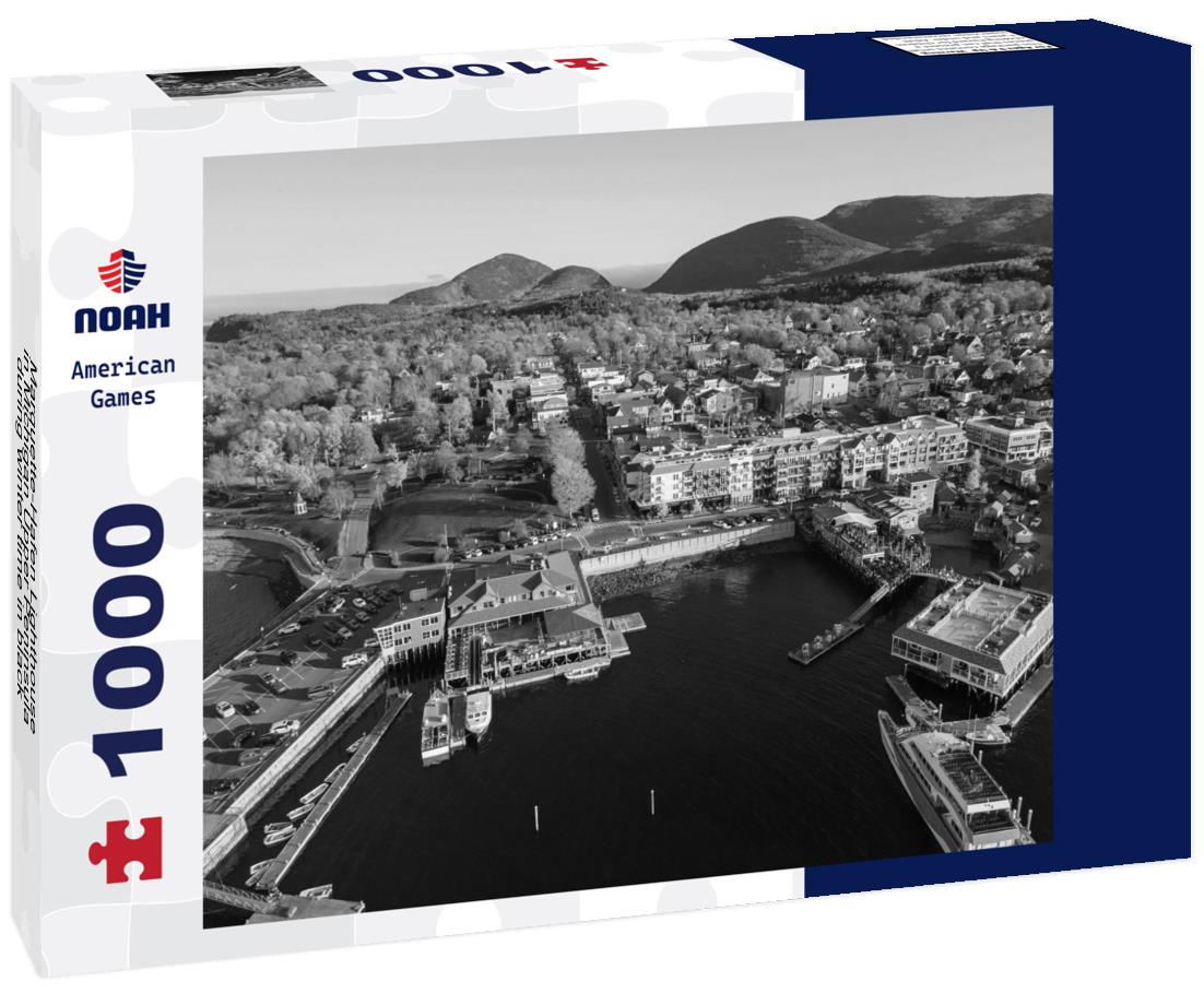 Noah Jigsaw Puzzle Marquette-Hafen Lighthouse in Michigan Upper Peninsula during winter time in black white 1000 pieces