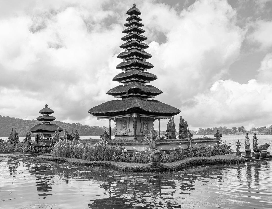 Noah Jigsaw Puzzle Historical Sion town with its two castles, Chateau de Tourbillon and Valere Basilica, spectacular set in the swiss Alps mountains, canton Valais, Switzerland in black white 1000 pieces