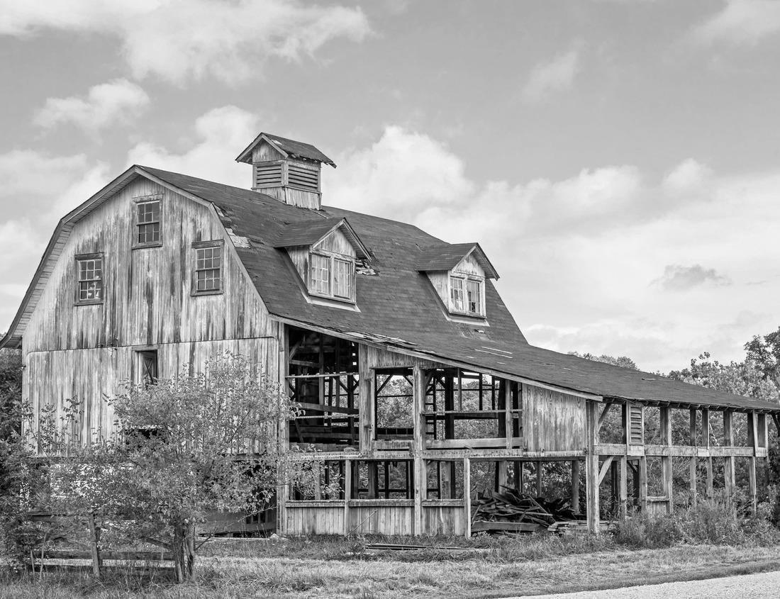 Noah Jigsaw Puzzle Church in Trollhättan, Sweden in black white 1000 pieces