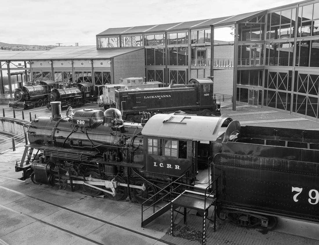 Noah Jigsaw Puzzle Facades of old medieval houses on the promenade in Gdansk city. Poland. Riverside view from wooden promenade embankment in black white 1000 pieces