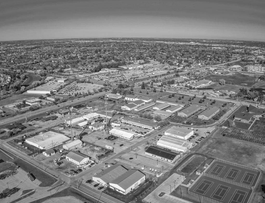 Noah Jigsaw Puzzle island beach as seen from the Swinging Bridge. Yosemite National park in black white 1000 pieces