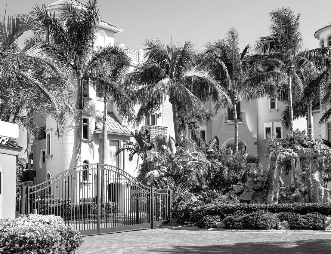 Noah Jigsaw Puzzle Aerial View of a Sunset over Downtown Anchorage, Alaska in Spring in black white 1000 pieces