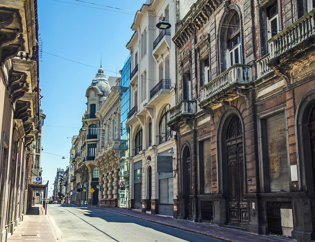 Noah Jigsaw Puzzle Long empty street in Montevideo, Uruguay 1000 pieces