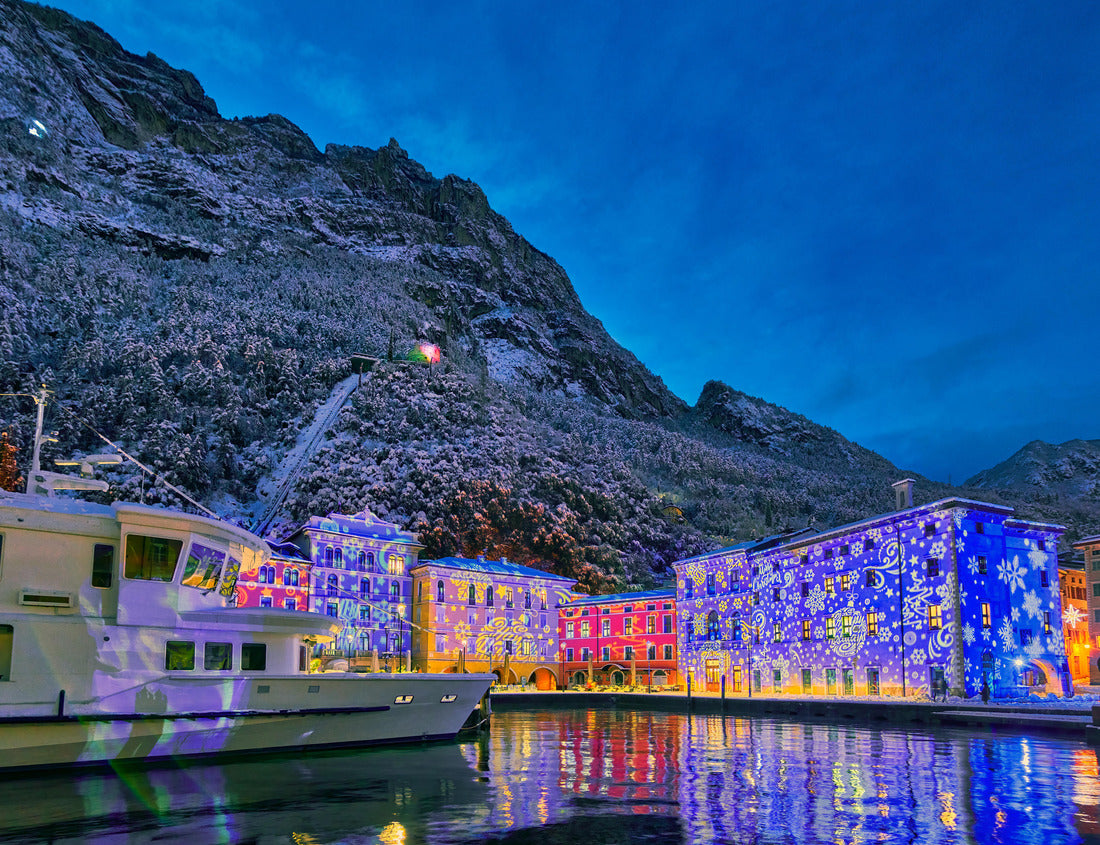 Noah Jigsaw Puzzle Beautiful view of Riva del Garda on a winter day with lots of snow, overlooking the beautiful Lake Garda in a snowy day, surrounded by mountains, Trentino Alto Adige region 1000 pieces