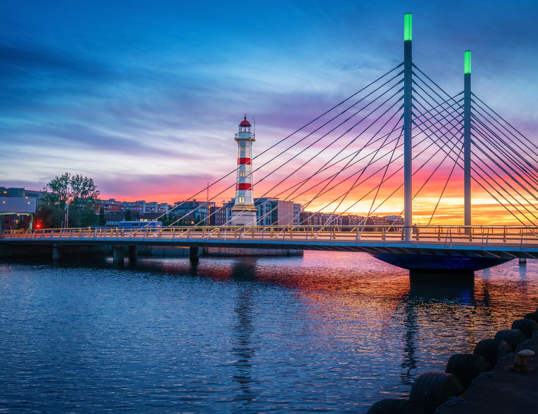 Noah Jigsaw Puzzle Malmo Old Light House and University Bridge at sunset - Malmo, Sweden 1000 pieces