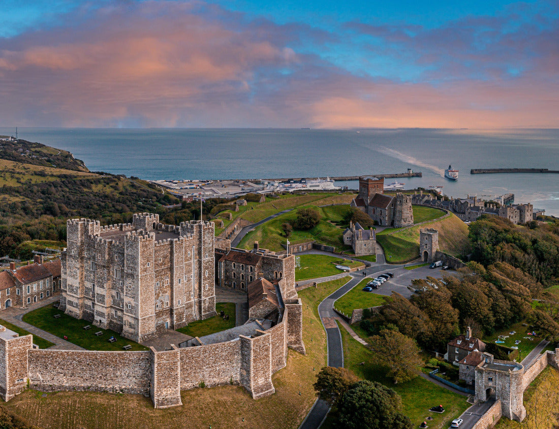 Noah Jigsaw Puzzle Aerial view of the Dover Castle. The most iconic of all English fortresses. English castle on top of the hill 1000 pieces