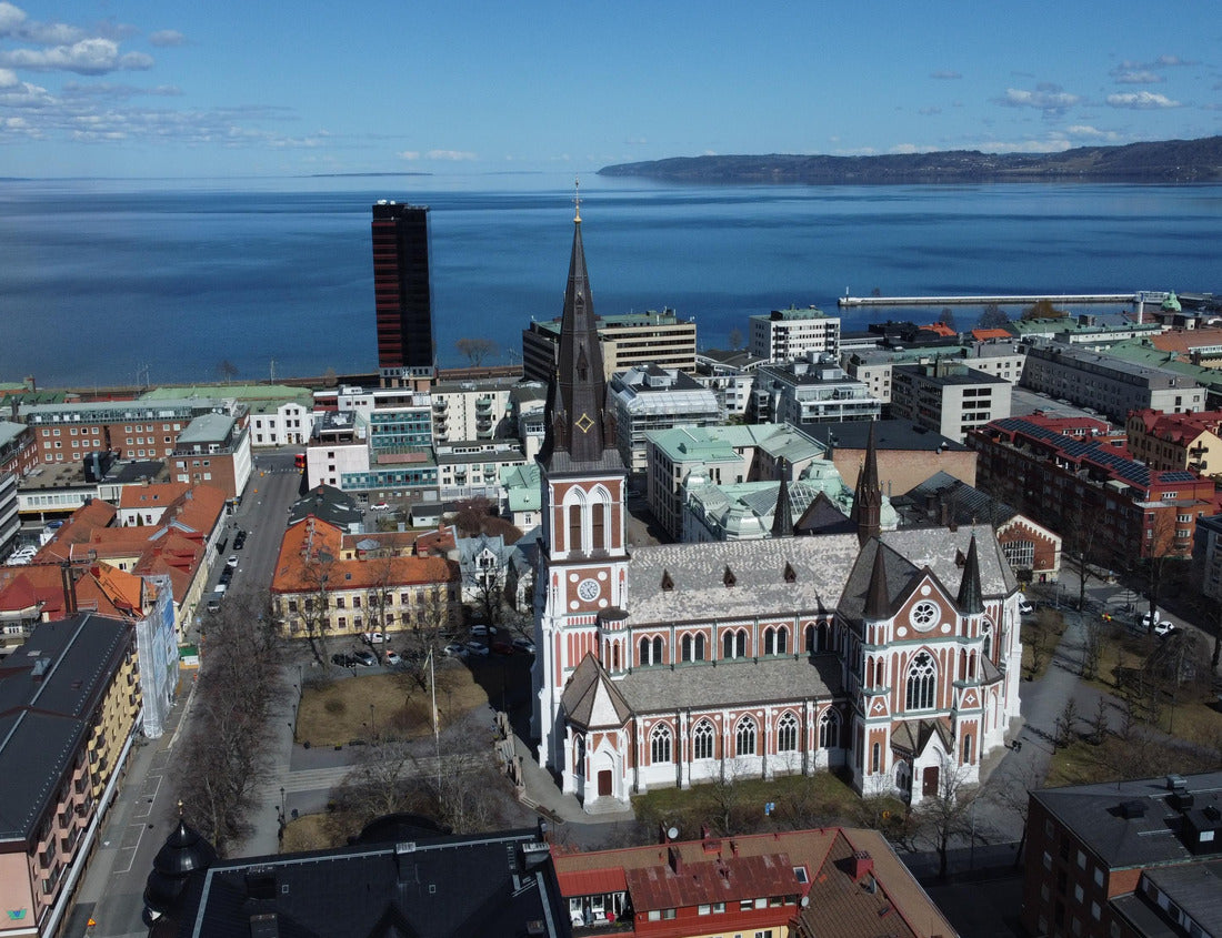 Noah Jigsaw Puzzle Church demonstration, Sofia Church (Swedish: Sofiakyrkan) is a church building in the west of Jönköping in Sweden 1000 pieces