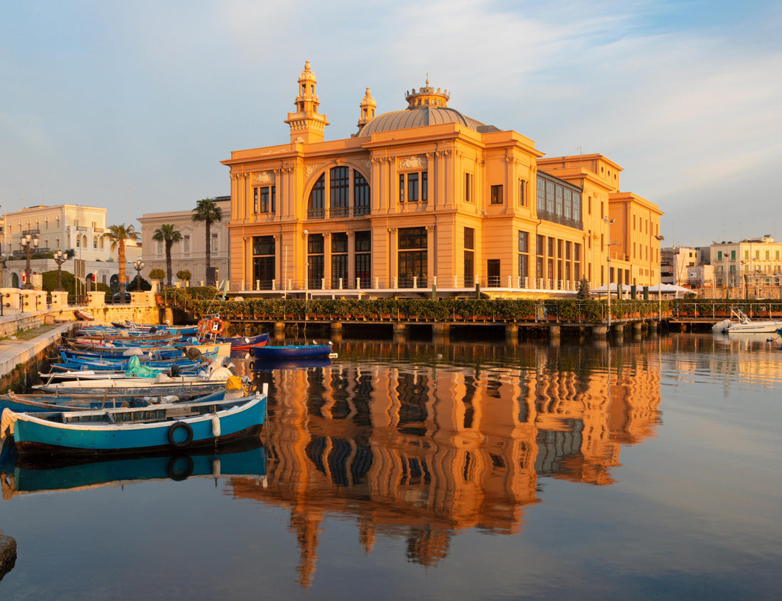 Noah Jigsaw Puzzle Bari - The panorama of the harbor and Teatro Margherita in the morning light 1000 pieces