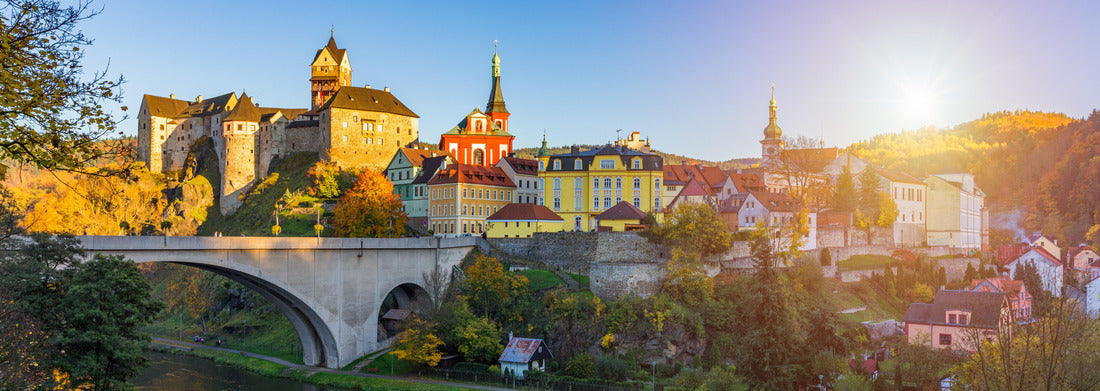Noah Jigsaw Puzzle Montevideo, Uruguay, harbor. The port of Montevideo is the most important commercial port in Uruguay. In the center of the picture, the customs building of the port can be seen in the background Panorama 1000 Pieces