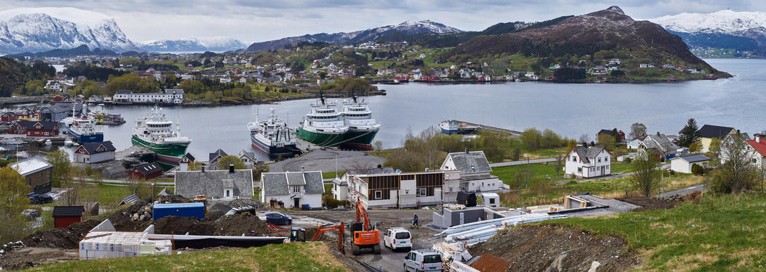 Noah Jigsaw Puzzle Impressive view of the Silfra, a rift created by the Mid-Atlantic Ridge when the North American and Eurasian tectonic plates drifted apart. Thingvellir National Park, Iceland Panorama 1000 Pieces
