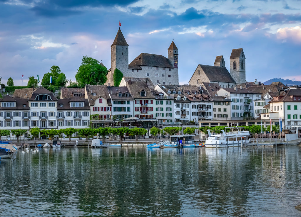 View of the Rapperswil harbour and altstadt (old city) dominated by its castle and Stadtpfarrkirche (St. John's Church), Rapperswil-Jona, St. Gallen, Switzerland