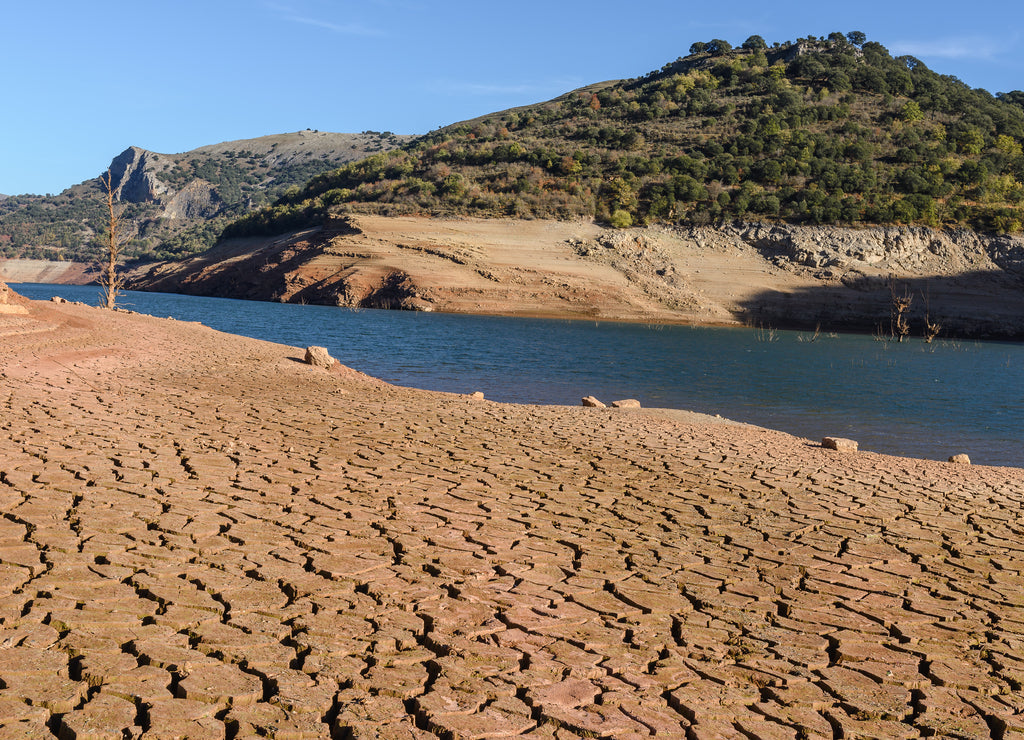 Mansilla reservoir at dry season, La Rioja, Spain