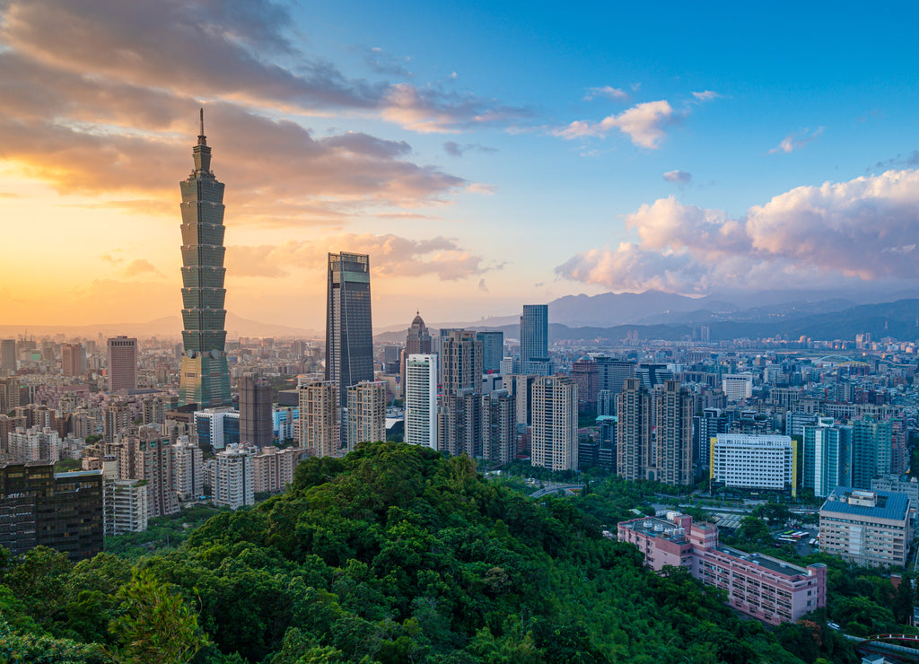 Taipei cityscape view from the elephant mountain(Xiangshan) with sunset Twilight background