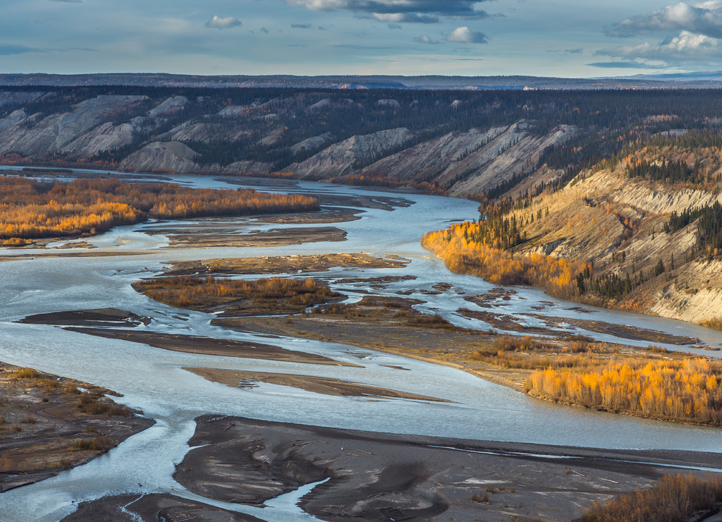 Copper River on the boundary of the Wrangell-St. Elias National Park and Preserve, famous for the dip-net salmon fishery. Alaska, USA