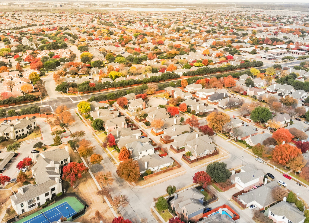 Aerial view Valley Ranch planned unit development with community tennis court in Dallas suburb of Irving, Texas, USA. Colorful fall foliage leaves, row of single-family homes, urban sprawl subdivision