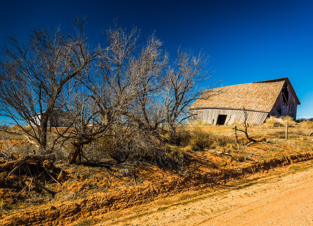 Abandoned barn along a dirt road near Memphis, Texas