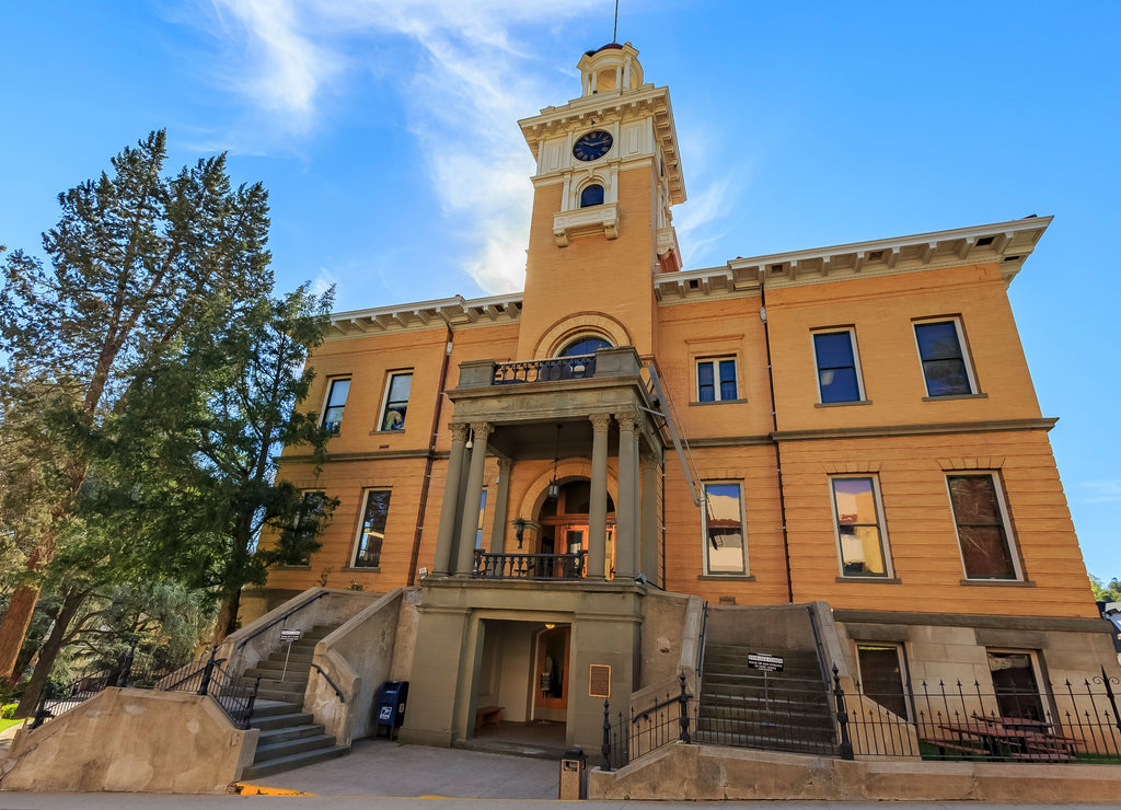 Exterior view of the Tuolumne County Superior Court, California