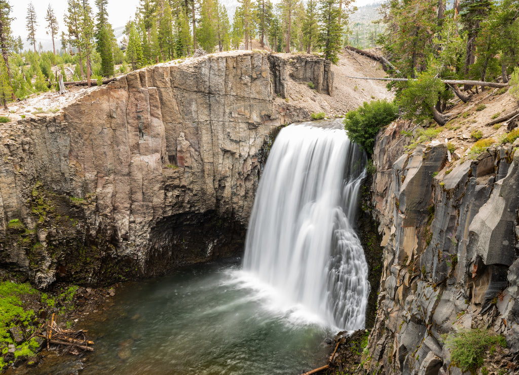 Rainbow Falls in Devils Postpile National Monument, Ansel Adams Wilderness, Inyo National Forest, California