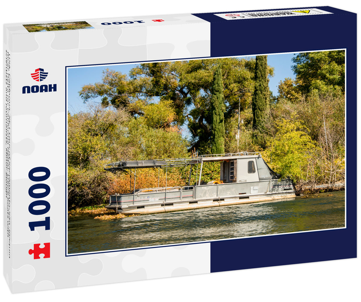 USA, California. SEJ Tour of Sacramento-San Joaquin River Delta (or California Delta). USGS boats with scientists and journalists, Minor Slough