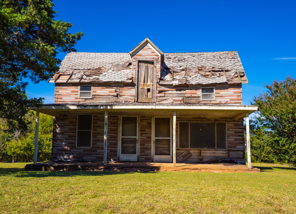 Lost places - old abandoned wooden house at Route 66, Oklahoma